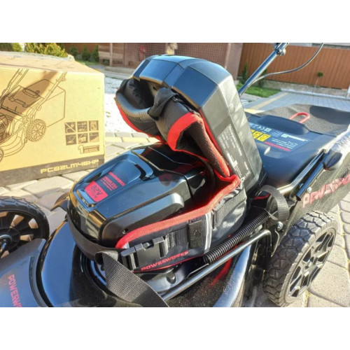 Акумуляторна газонокосарка powerworks 82v PC82LM46HP