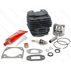 Поршневая бензопилы GoodLuck 5800 d45,2mm черная в комплекте 2